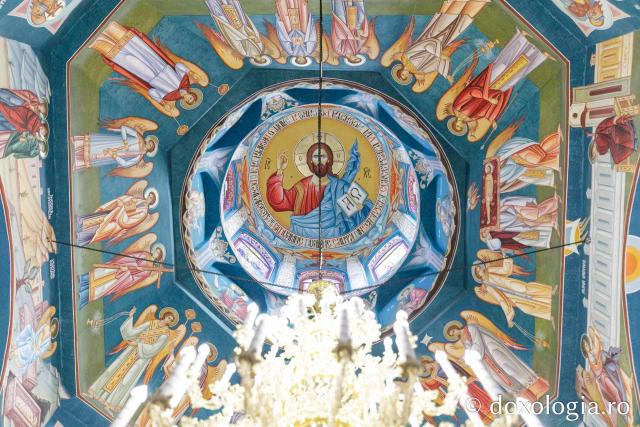 Biserica „Sfinții Împărați Constantin și Elena” din localitatea Mironeasa în așteptarea veșmântului de sfințire / Foto: pr. Silviu Cluci fresca bisericii din Mironeasa