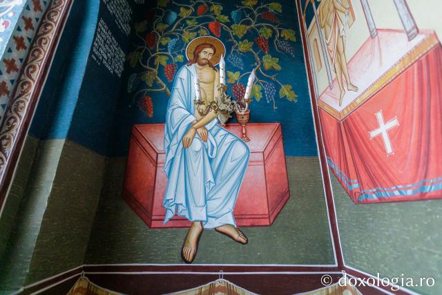 Biserica „Sfinții Împărați Constantin și Elena” din localitatea Mironeasa în așteptarea veșmântului de sfințire / Foto: pr. Silviu Cluci fresca bisericii din Mironeasa