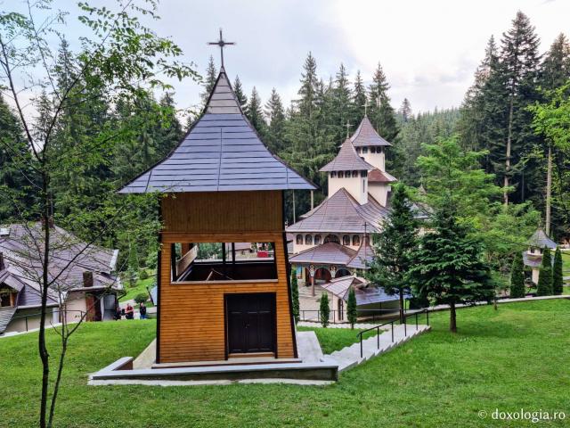 Clopotniță - Mănăstirea Sihăstria Rarăului