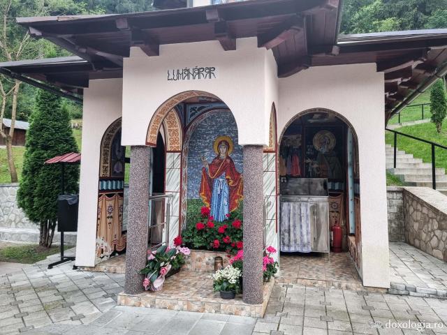 Lumânărar - Mănăstirea Sihăstria Rarăului
