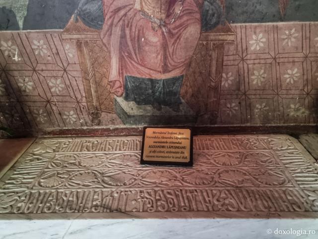 Mormântul Teofanei, fiica voievodului Alexandru Lăpușeanu - Mănăstirea Slatina