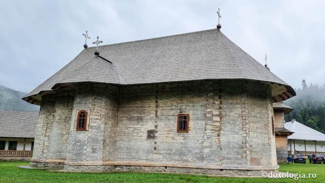 Biserica veche de frasin a Mănăstirii Tarcău