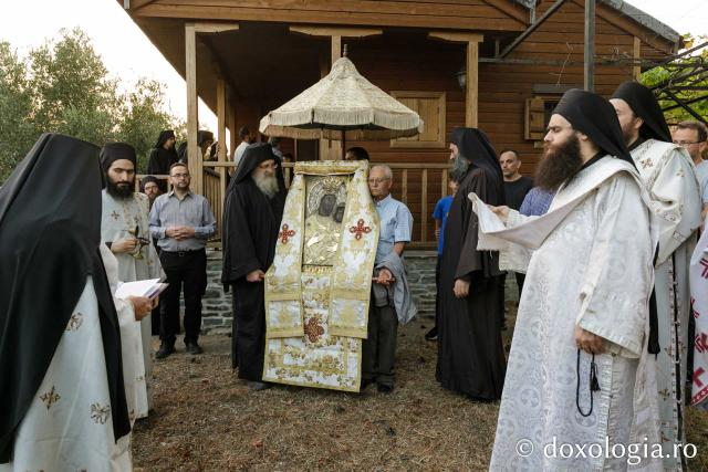 Procesiune cu icoana Maicii Domnului „Vimatarissa” (Altarița) la Mănăstirea Vatoped