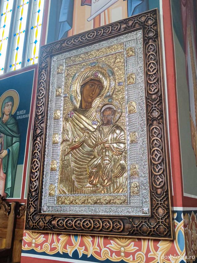 Maica Domnului - Biserica „Izvorul Tămăduirii” de la Mănăstirea Sihăstria Putnei