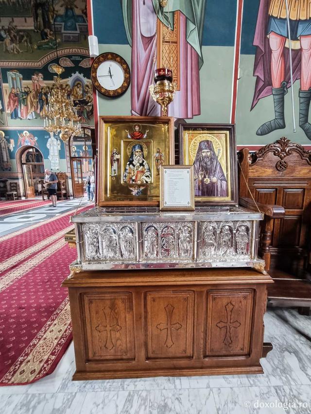Sfinte moaște - Biserica „Izvorul Tămăduirii” de la Mănăstirea Sihăstria Putnei