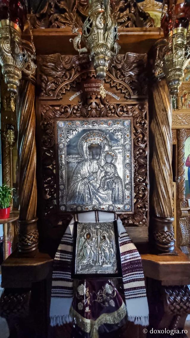 Icoana Maicii Domnului - Biserica „Buna Vestire” de la Mănăstirea Sihăstria Putnei
