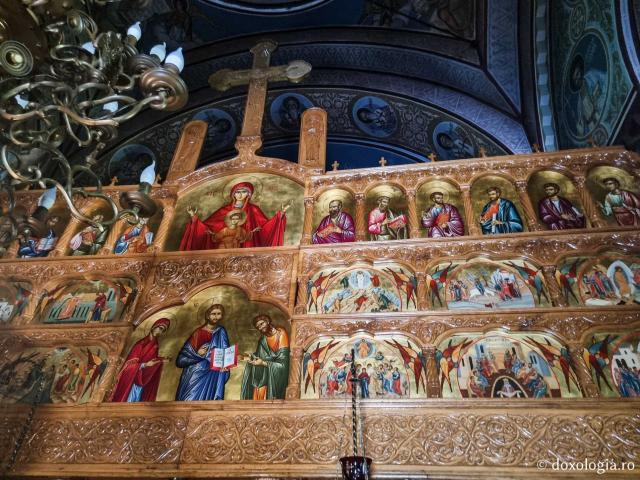 Catapeteasmă - Biserica „Buna Vestire” de la Mănăstirea Sihăstria Putnei