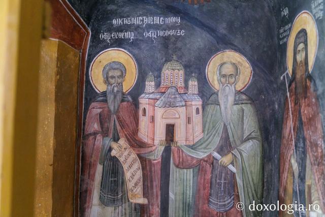 Fântâna Sfinţilor Arhangheli de la Mănăstirea Dohiariu
