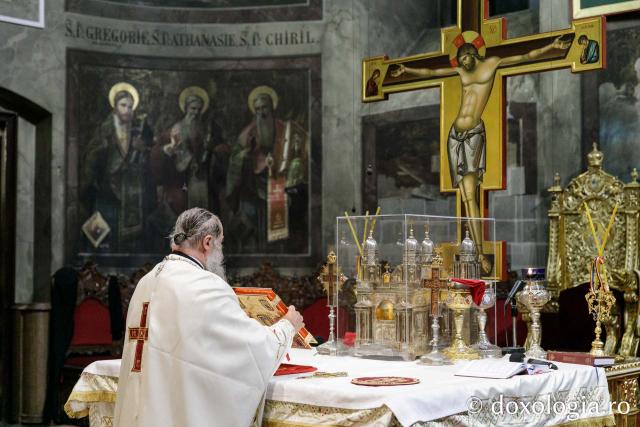 Slujba Privegherii în cinstea Acoperământului Maicii Domnului