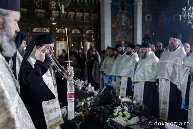 PS Damaschin la slujba de înmormântare a ieroschimonahului Simeon Zaharia de la Mănăstirea Sihăstria
