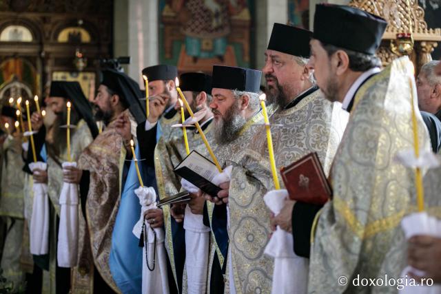 Sobor de preoți la slujba de înmormântare a ieroschimonahului Simeon Zaharia de la Mănăstirea Sihăstria