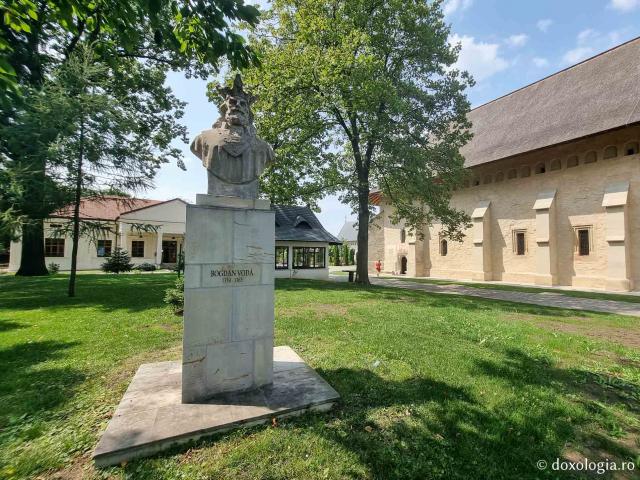 Statuie Bogdan Vodă - Mănăstirea Bogdana