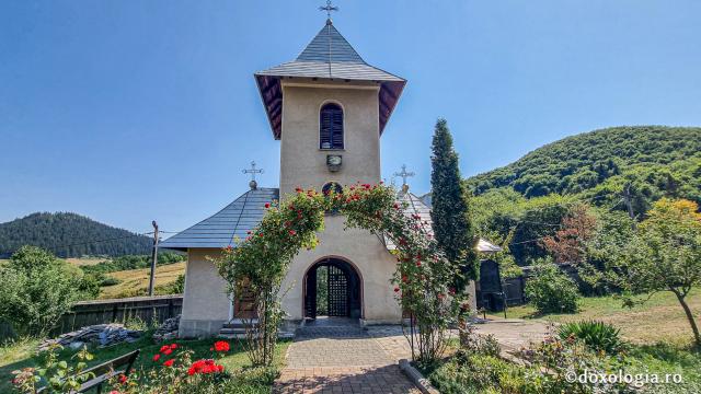 Mănăstirea Peștera Gârcina - turn clopotnita