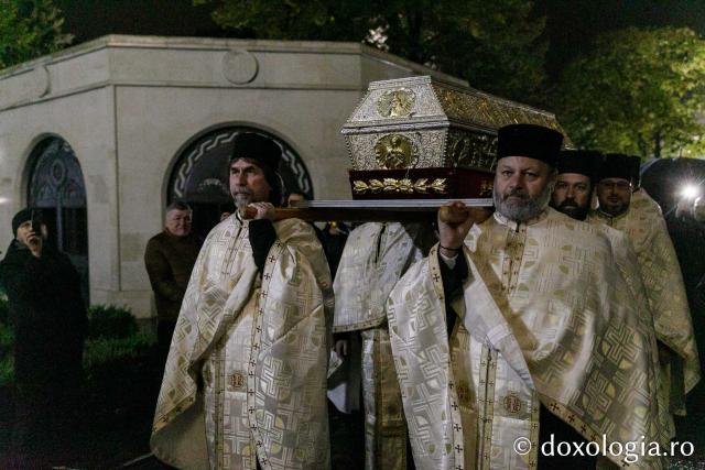 Moaștele Sfintei Parascheva au fost așezate în Catedrala Mitropolitană din Iași