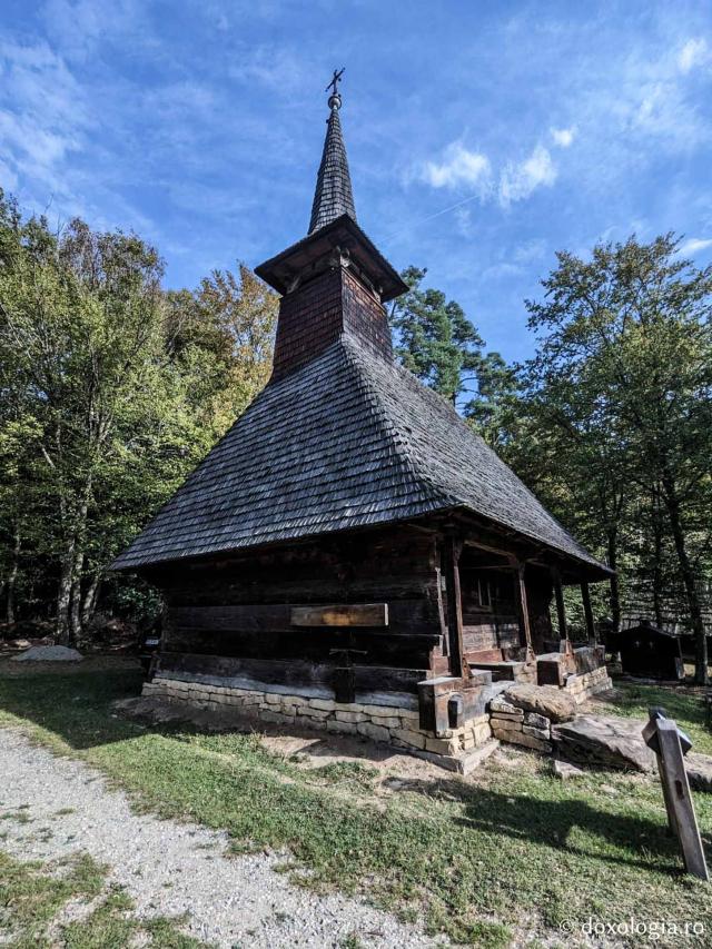 Biserica de lemn „Pogorârea Sfântului Duh” din Muzeul în aer liber Astra