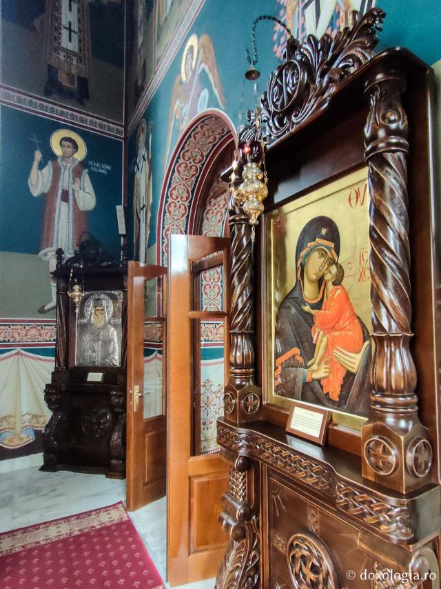 Biserica „Izvorul Tămăduirii” – Mănăstirea Sihăstria Putnei