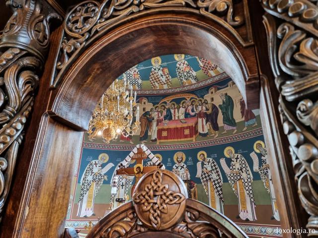 Biserica „Izvorul Tămăduirii” – Mănăstirea Sihăstria Putnei