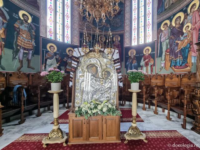 Biserica „Izvorul Tămăduirii” – Icoana Maicii Domnului –  Mănăstirea Sihăstria Putnei
