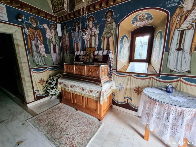 Moaștele Sfinților Cuvioși Sila, Paisie și Natan - Biserica „Buna Vestire” – Mănăstirea Sihăstria Putnei