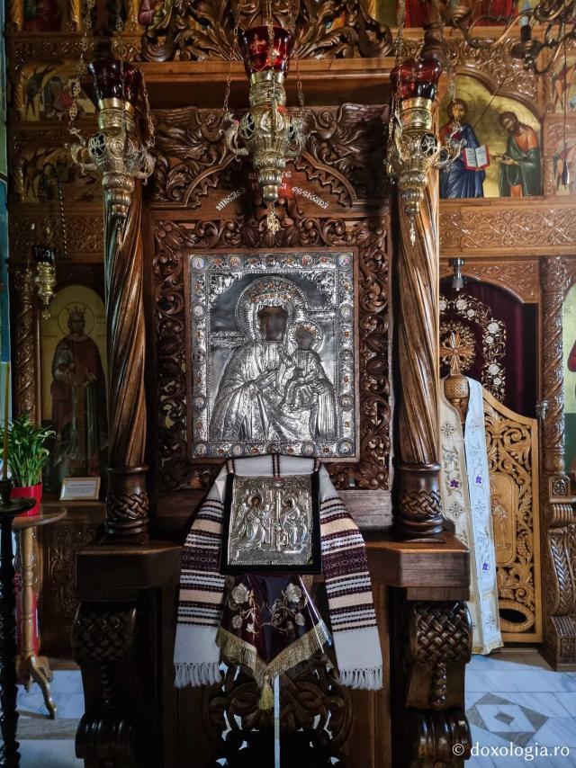 Biserica „Buna Vestire” – Icoana Maicii Domnului – Mănăstirea Sihăstria Putnei