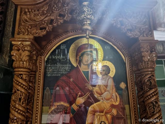 Icoana Maicii Domnului „Grabnic Ascultătoarea” de la Mănăstirea Slatina