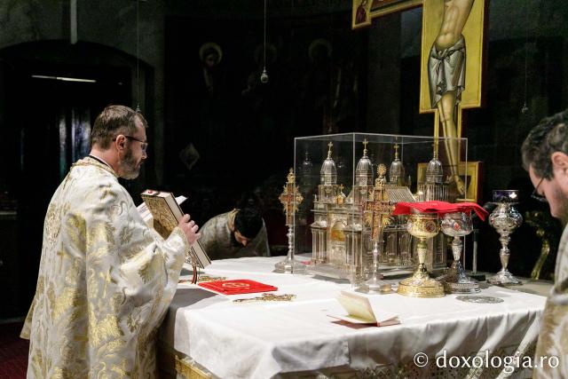 Sfânta Liturghie în cea de-a cincea zi de pelerinaj la moaștele Sfintei Parascheva