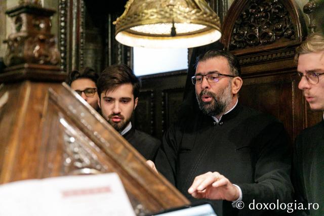 Sfânta Liturghie în cea de-a cincea zi de pelerinaj la moaștele Sfintei Parascheva / Foto: pr. Silviu Cluci Sfânta Liturghie în cea de-a cincea zi de pelerinaj la moaștele Sfintei Parascheva