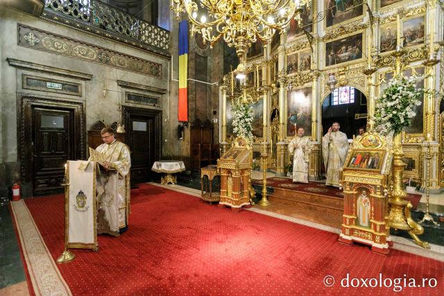 Sfânta Liturghie în cea de-a cincea zi de pelerinaj la moaștele Sfintei Parascheva