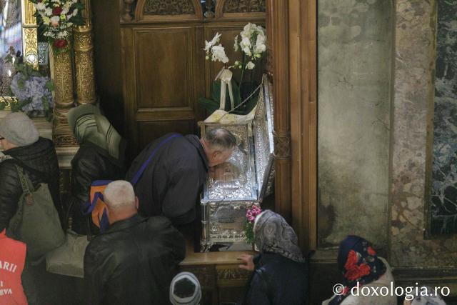 Sfânta Liturghie în cea de-a cincea zi de pelerinaj la moaștele Sfintei Parascheva / Foto: pr. Silviu Cluci Sfânta Liturghie în cea de-a cincea zi de pelerinaj la moaștele Sfintei Parascheva