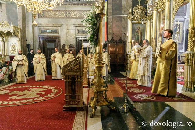 IPS Ioachim al Romanului și Bacăului a slujit Sfânta Liturghie în a patra zi a Hramului Sfintei Parascheva