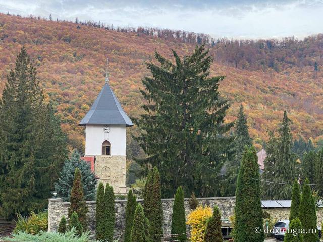 Mănăstirea Pângărați în ajunul hramului istoric „Sfântul Mare Mucenic Dimitrie”