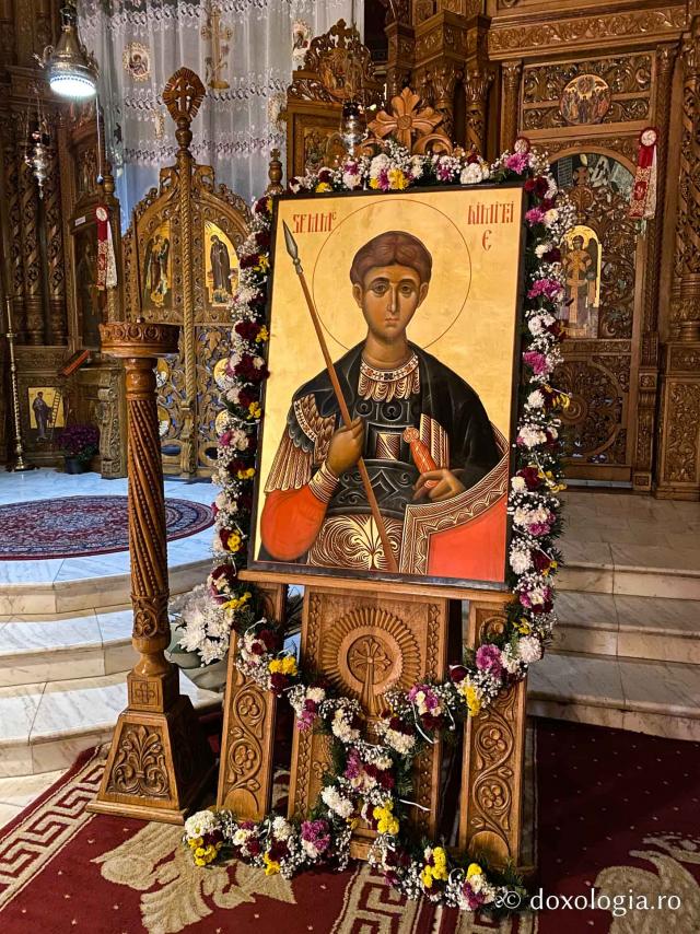 Icoana Sfantul Dimitrie - Mănăstirea Pângărați în ajunul hramului istoric „Sfântul Mare Mucenic Dimitrie”