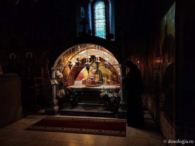 Mormântul Sfântului Ștefan cel Mare - Mănăstirea Putna – prima ctitorie a Sfântului Ștefan cel Mare