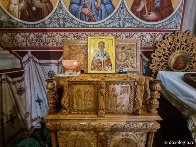 Moaștele Sfântului Ghenadie - Mănăstirea Putna – prima ctitorie a Sfântului Ștefan cel Mare