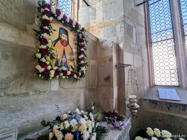 Mormânt Sfântul Iocob Putneanul - Mănăstirea Putna – prima ctitorie a Sfântului Ștefan cel Mare