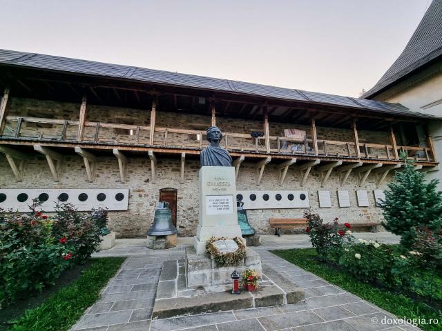 Mihai Eminescu - Mănăstirea Putna – prima ctitorie a Sfântului Ștefan cel Mare