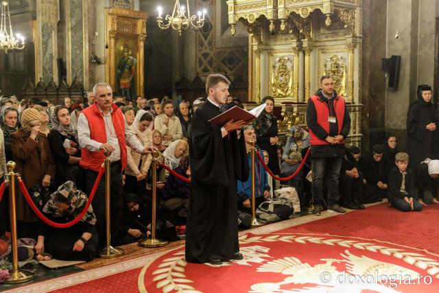 În seara zilei de vineri, 13 octombrie, la Catedrala Mitropolitană din Iași, s-a săvârșit slujba de priveghere închinată Sfintei Cuvioase Parascheva (Vecernia, Litia, Utrenia și Sfânta Liturghie).