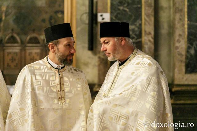 Procesiunea scoaterii spre închinare a moaștelor Sfintei Cuvioase Parascheva / Foto: pr. Silviu Cluci Procesiunea scoaterii spre închinare a moaștelor Sfintei Cuvioase Parascheva