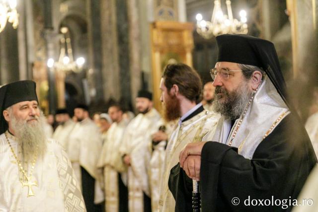 Procesiunea scoaterii spre închinare a moaștelor Sfintei Cuvioase Parascheva / Foto: pr. Silviu Cluci Procesiunea scoaterii spre închinare a moaștelor Sfintei Cuvioase Parascheva