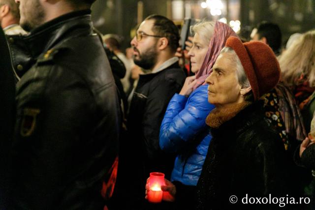 Procesiunea scoaterii spre închinare a moaștelor Sfintei Cuvioase Parascheva / Foto: pr. Silviu Cluci Procesiunea scoaterii spre închinare a moaștelor Sfintei Cuvioase Parascheva