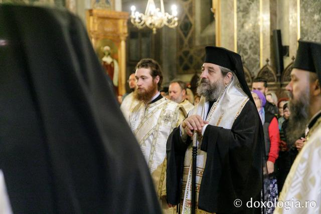 Procesiunea scoaterii spre închinare a moaștelor Sfintei Cuvioase Parascheva / Foto: pr. Silviu Cluci Procesiunea scoaterii spre închinare a moaștelor Sfintei Cuvioase Parascheva