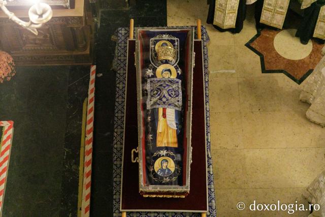 Procesiunea scoaterii spre închinare a moaștelor Sfintei Cuvioase Parascheva / Foto: pr. Silviu Cluci Procesiunea scoaterii spre închinare a moaștelor Sfintei Cuvioase Parascheva