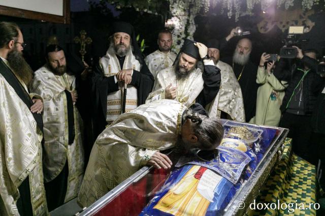 Procesiunea scoaterii spre închinare a moaștelor Sfintei Cuvioase Parascheva / Foto: pr. Silviu Cluci Procesiunea scoaterii spre închinare a moaștelor Sfintei Cuvioase Parascheva