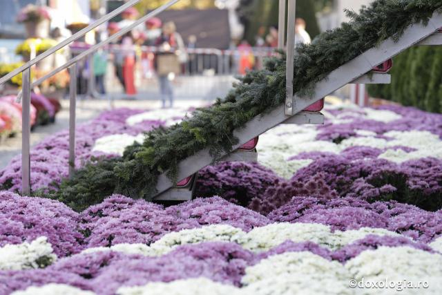 (Foto) Veșmânt de flori pentru sărbătoarea Sfintei Parascheva