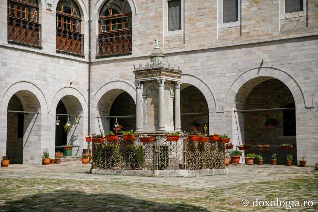 Monumentul celor 26 de Mucenici de la Mănăstirea Zografu