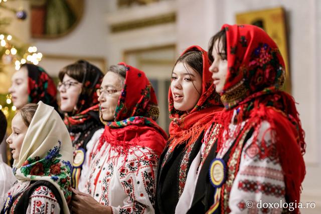 Parohia „Sfântul Vasile” Hârlău – Colindători la Reședința Mitropolitană 2023