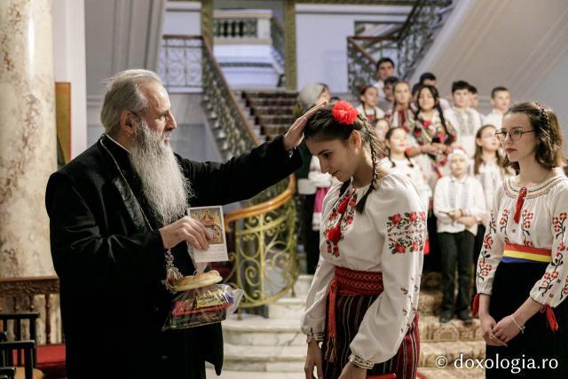 Colegiul Național „Mihail Sadoveanu” Pașcani – Colindători la Reședința Mitropolitană 2023