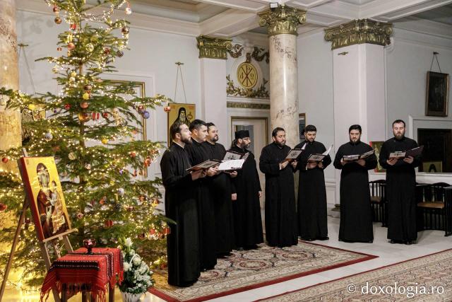 Corul Cercului Pastoral „Sf. Efrem cel Nou” din Avrămeni | Colindători la Reședința Mitropolitană 2023 Corul Cercului Pastoral „Sf. Efrem cel Nou” din Avrămeni – Colindători la Reședința Mitropolitană 2023
