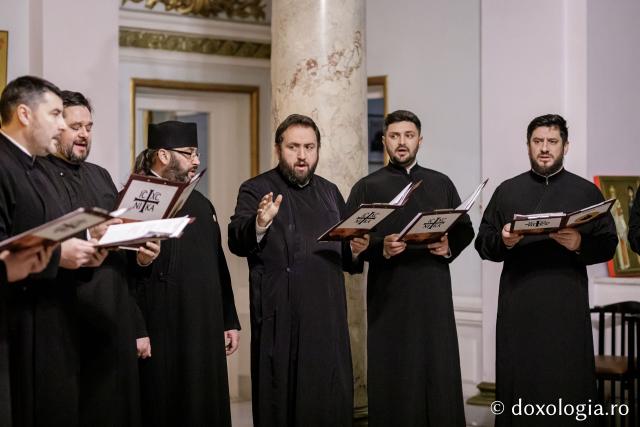 Corul Cercului Pastoral „Sf. Efrem cel Nou” din Avrămeni | Colindători la Reședința Mitropolitană 2023 Corul Cercului Pastoral „Sf. Efrem cel Nou” din Avrămeni – Colindători la Reședința Mitropolitană 2023