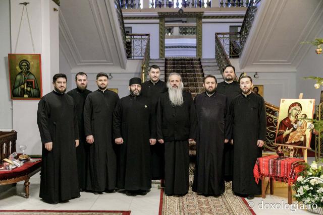 Corul Cercului Pastoral „Sf. Efrem cel Nou” din Avrămeni – Colindători la Reședința Mitropolitană 2023